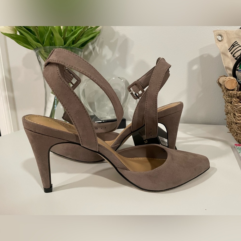 Brand new never worn low heel shoes